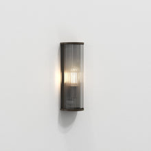 Load image into Gallery viewer, Avignon Round Wall Light in Detail.

