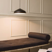 Load image into Gallery viewer, Ginestra Pendant Light in living room.
