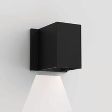 Load image into Gallery viewer, Oslo Outdoor LED Wall Light in Detail.

