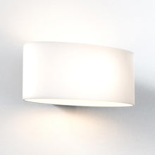 Load image into Gallery viewer, Tokyo Classic Wall Light in Detail.
