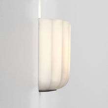 Load image into Gallery viewer, Veo LED Wall Light in Detail.
