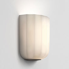 Load image into Gallery viewer, Veo LED Wall Light in Detail.

