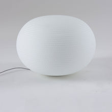 Load image into Gallery viewer, Bianca Table Lamp Detail.
