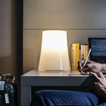 Load image into Gallery viewer, Birdie Zero LED Table Lamp in living room.
