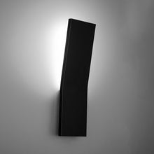 Load image into Gallery viewer, Blade LED Wall Light in Detail.
