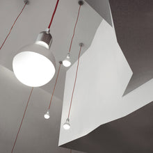 Load image into Gallery viewer, Ilde S1 Pendant Light in living room.

