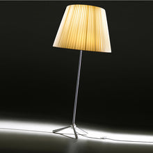 Load image into Gallery viewer, Royal F Floor Lamp in Detail.
