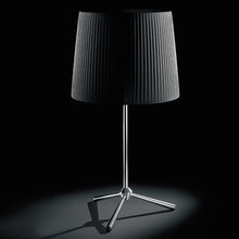 Load image into Gallery viewer, Royal T Table Lamp in Detail.
