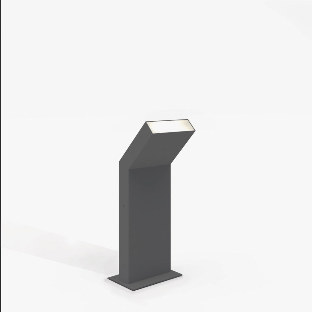 Chilone Up Outdoor LED Floor Lamp in Anthracite Grey.