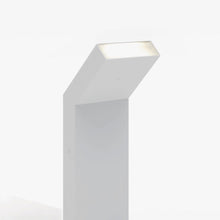 Load image into Gallery viewer, Chilone Up Outdoor LED Floor Lamp in Detail.
