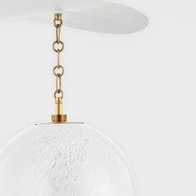 Load image into Gallery viewer, Antoinette Wall Light in Detail.
