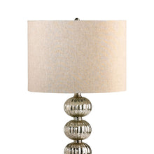 Load image into Gallery viewer, Cardinal Table Lamp in Detail.
