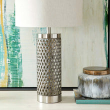 Load image into Gallery viewer, Fiore Table Lamp in Detail.
