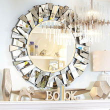 Load image into Gallery viewer, Quebec Pendant Light in living room.

