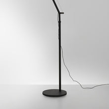 Load image into Gallery viewer, Demetra LED Floor Lamp in Detail.
