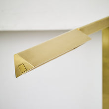 Load image into Gallery viewer, Dessau LED Floor Lamp Detail.
