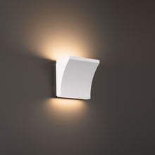 Load image into Gallery viewer, Cornice LED Wall Light in Detail.
