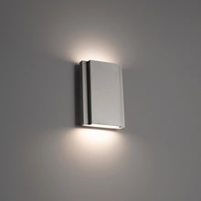 Load image into Gallery viewer, Layne LED Wall Light in Detail.
