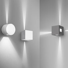 Load image into Gallery viewer, Effetto Round Outdoor LED Wall Light in Detail.

