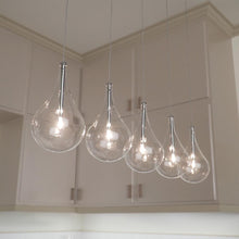 Load image into Gallery viewer, Larmes Linear Pendant Light in Detail.
