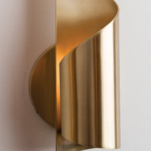 Load image into Gallery viewer, Evie Wall Light Detail.
