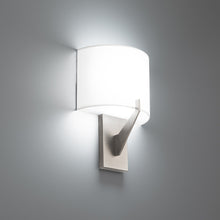 Load image into Gallery viewer, Fitzgerald LED Wall Light in Detail.
