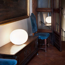 Load image into Gallery viewer, Glo-Ball Basic Table Lamp In Room
