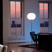 Load image into Gallery viewer, Glo-Ball F Floor Lamp In Room
