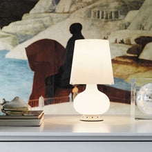 Load image into Gallery viewer, Fontana 1853 Table Lamp in living room.
