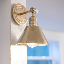 Load image into Gallery viewer, Garden City Wall Light in Detail.
