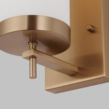 Load image into Gallery viewer, Zire Bath Wall Light in Detail.
