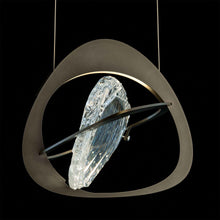 Load image into Gallery viewer, Venn Pendant Light in Detail.
