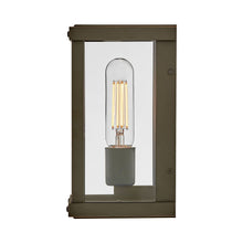 Load image into Gallery viewer, Beckham Outdoor Wall Light in Detail.
