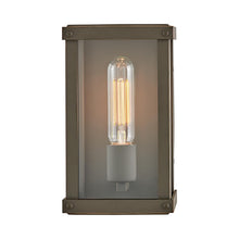 Load image into Gallery viewer, Beckham Outdoor Wall Light in Detail.
