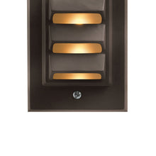 Load image into Gallery viewer, Vertical Deck Light in Detail.
