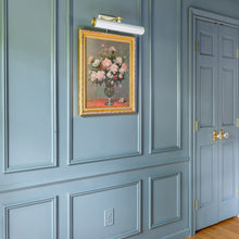 Load image into Gallery viewer, Holly Picture Light in living room.
