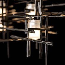 Load image into Gallery viewer, Tura Linear Pendant Light in Detail.
