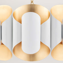 Load image into Gallery viewer, Banks Chandelier in Detail.
