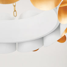 Load image into Gallery viewer, Banks Chandelier in Detail.

