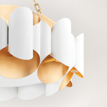 Load image into Gallery viewer, Banks Chandelier in Detail.
