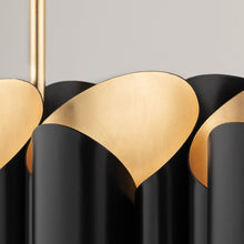 Load image into Gallery viewer, Banks Linear Pendant Light in Detail.

