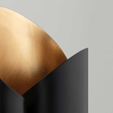 Load image into Gallery viewer, Banks Pendant Light in Detail.
