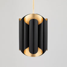 Load image into Gallery viewer, Banks Pendant Light in Detail.
