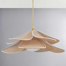 Load image into Gallery viewer, Florina Pendant Light in Detail.
