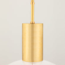 Load image into Gallery viewer, Gio Pendant Light in Detail.
