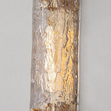 Load image into Gallery viewer, Harwich Wall Light in Detail.
