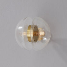 Load image into Gallery viewer, Kert Wall Light in Detail.
