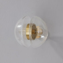 Load image into Gallery viewer, Kert Wall Light in Detail.
