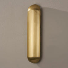 Load image into Gallery viewer, Wheeler LED Wall Light in Detail.
