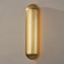 Load image into Gallery viewer, Wheeler LED Wall Light in Detail.
